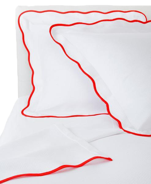 Red Pique Scallop Bedding